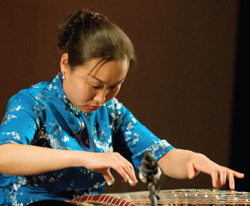 Liu Fang plays guzheng