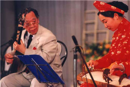 Liu Fang was performing with Tran Van Khe