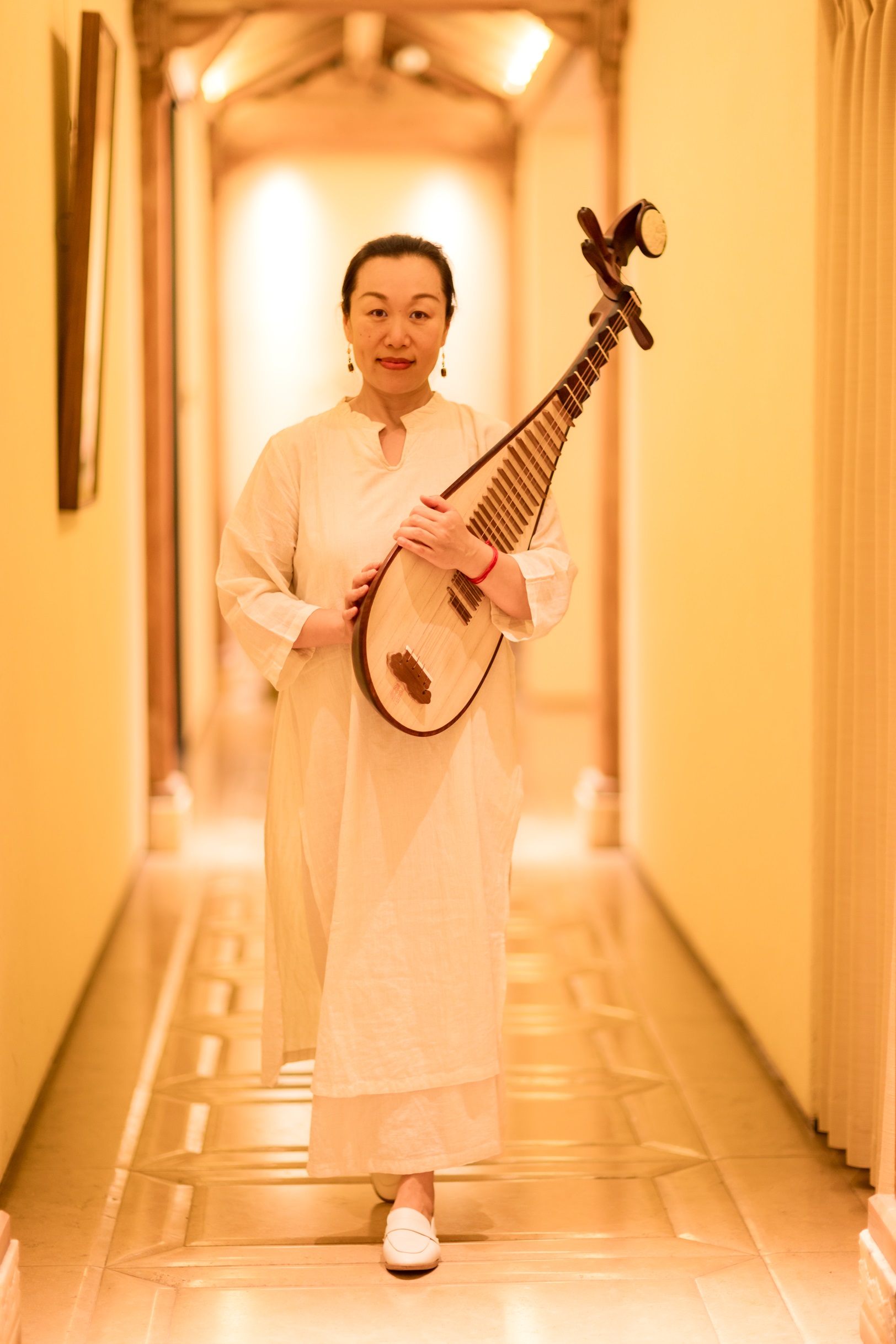 Liu Fang playing pipa